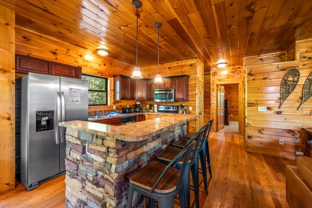 1820 Elk Springs Way, Gatlinburg, TN 37738