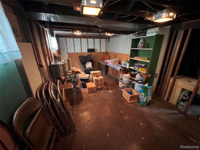 22095 Elmwood Avenue, Eastpointe, MI 48021