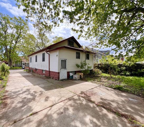 22095 Elmwood Avenue, Eastpointe, MI 48021