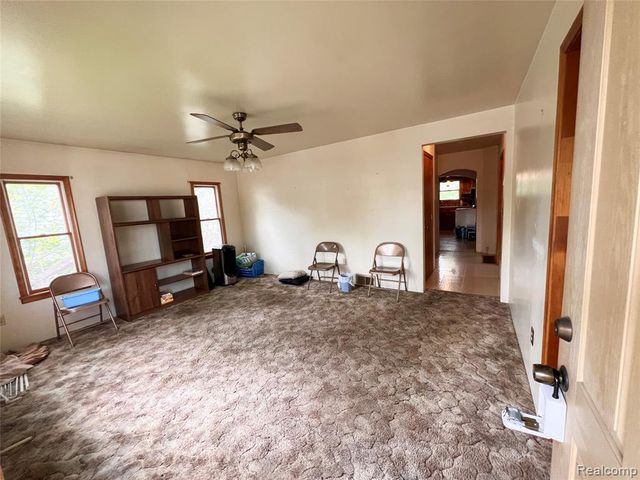 22095 Elmwood Avenue, Eastpointe, MI 48021