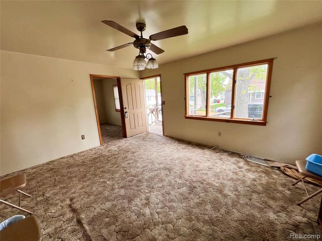 22095 Elmwood Avenue, Eastpointe, MI 48021