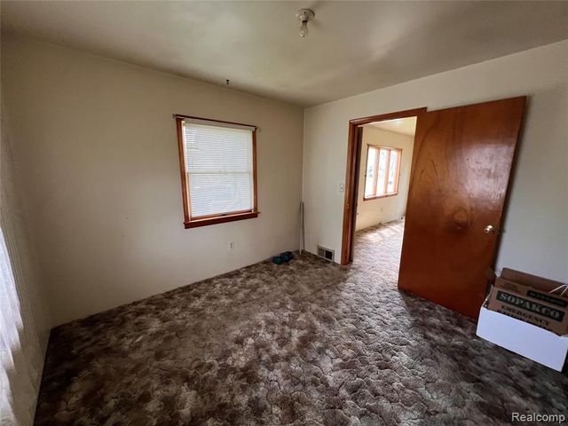 22095 Elmwood Avenue, Eastpointe, MI 48021