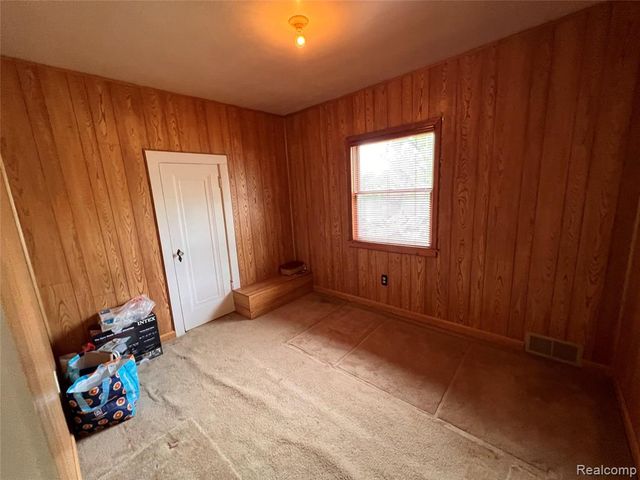 22095 Elmwood Avenue, Eastpointe, MI 48021