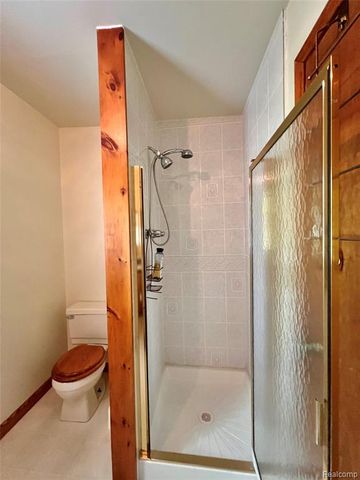 22095 Elmwood Avenue, Eastpointe, MI 48021