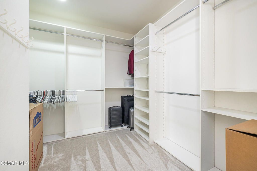 Image 13 of property listing at 2684 Sunshine Valley Court, Simi Valley, CA 93063
