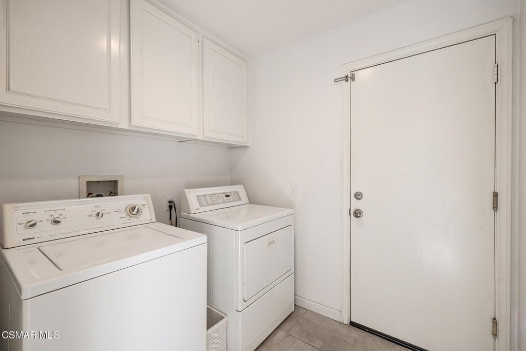 Image 16 of property listing at 2684 Sunshine Valley Court, Simi Valley, CA 93063