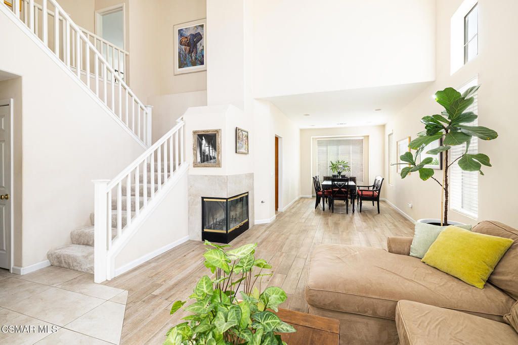 Image 21 of property listing at 2684 Sunshine Valley Court, Simi Valley, CA 93063