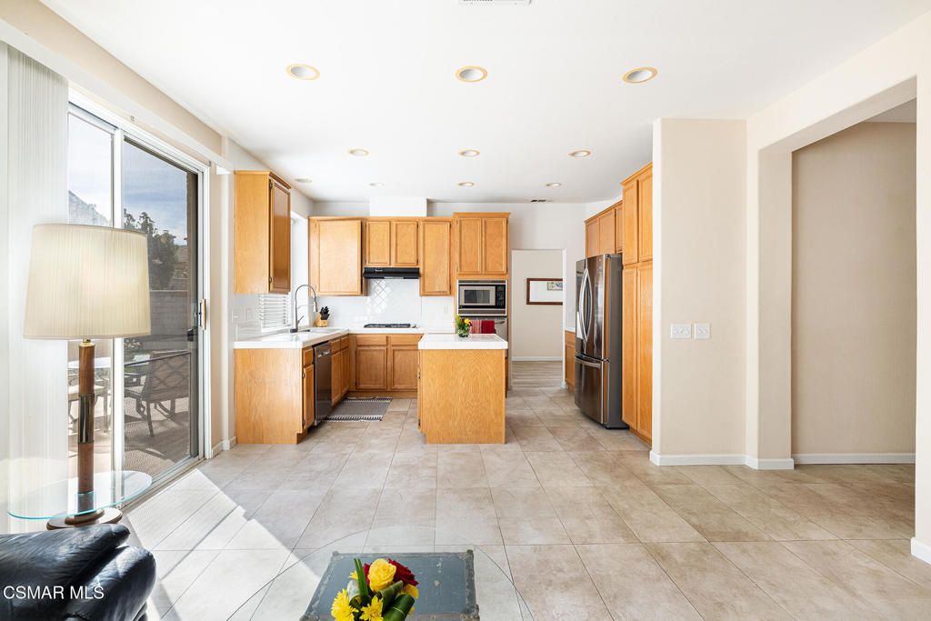 Image 27 of property listing at 2684 Sunshine Valley Court, Simi Valley, CA 93063