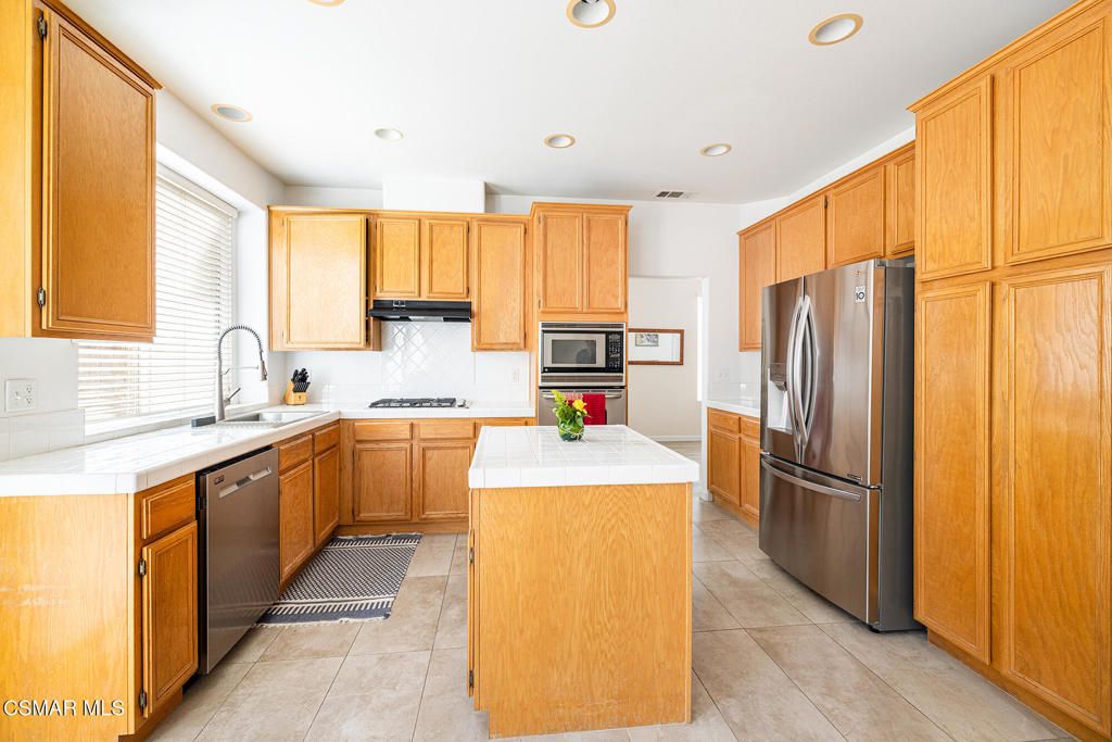 Image 28 of property listing at 2684 Sunshine Valley Court, Simi Valley, CA 93063