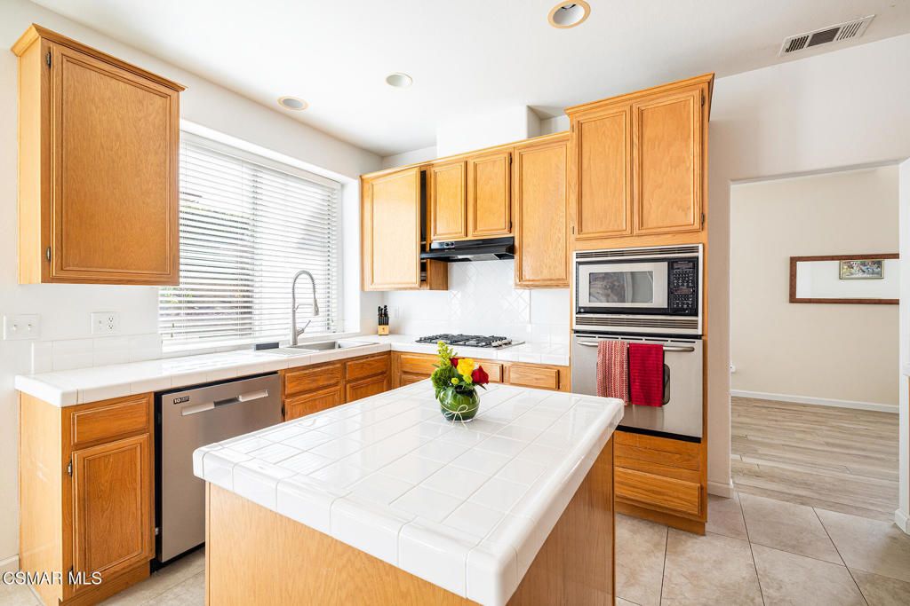 Image 29 of property listing at 2684 Sunshine Valley Court, Simi Valley, CA 93063