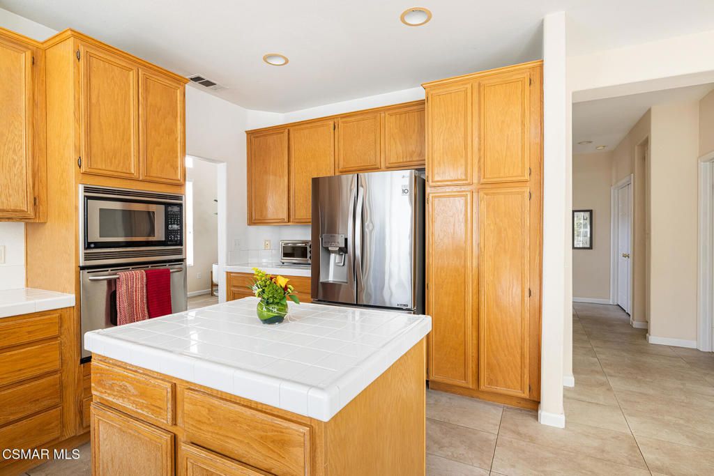 Image 30 of property listing at 2684 Sunshine Valley Court, Simi Valley, CA 93063