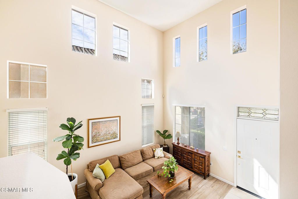Image 31 of property listing at 2684 Sunshine Valley Court, Simi Valley, CA 93063
