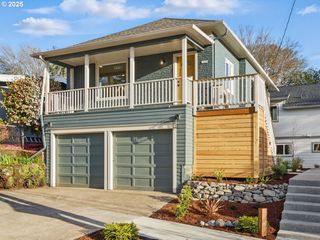 1123 Se RHONE St A, Portland, OR 97202