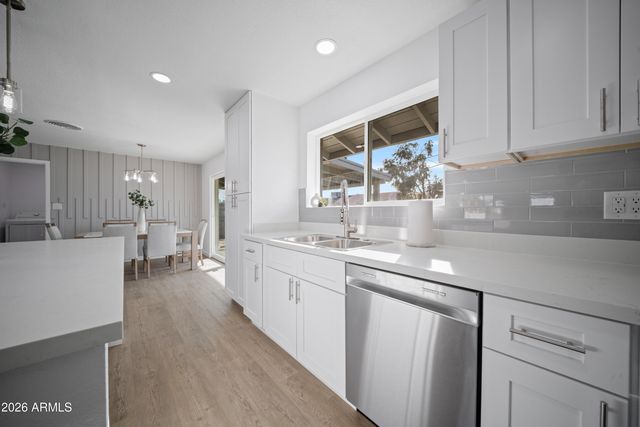 8944 N 17TH Lane, Phoenix, AZ 85021