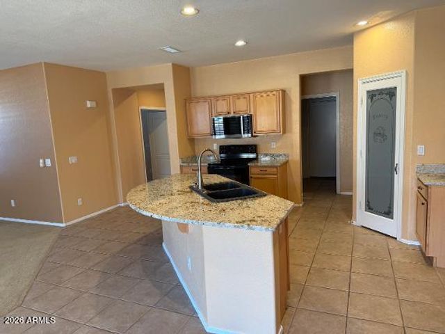 6821 W SADDLEHORN Road, Peoria, AZ 85383