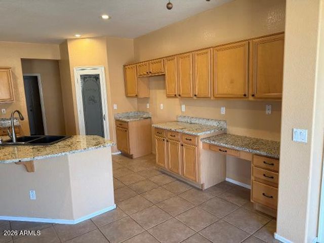 6821 W SADDLEHORN Road, Peoria, AZ 85383
