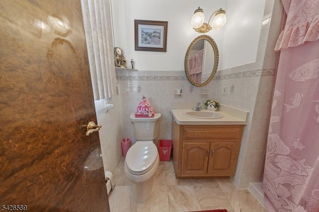 347 Manor Ct, Lyndhurst Twp., NJ 07071