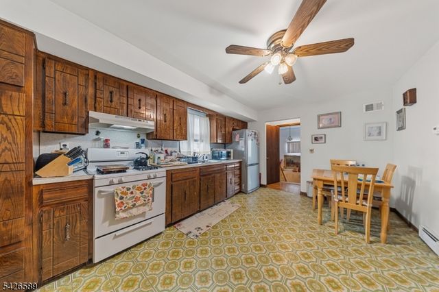 347 Manor Ct, Lyndhurst Twp., NJ 07071