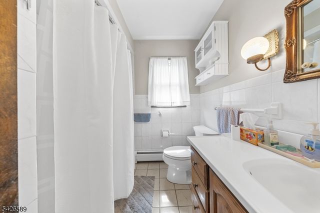 347 Manor Ct, Lyndhurst Twp., NJ 07071