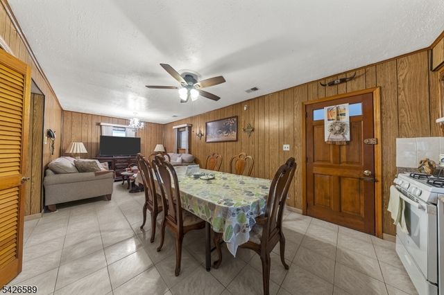 347 Manor Ct, Lyndhurst Twp., NJ 07071