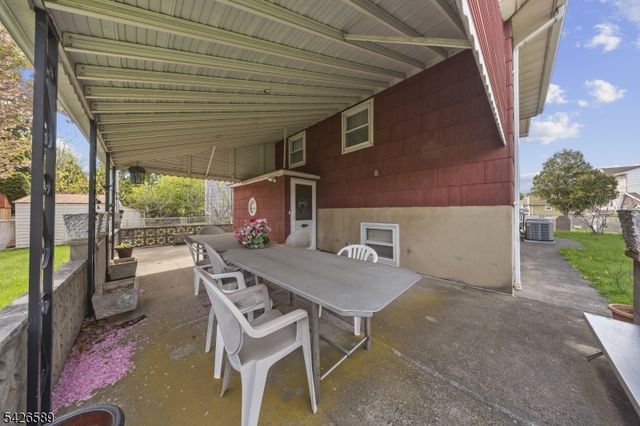 347 Manor Ct, Lyndhurst Twp., NJ 07071