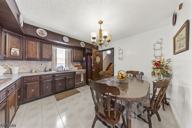 347 Manor Ct, Lyndhurst Twp., NJ 07071