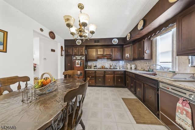 347 Manor Ct, Lyndhurst Twp., NJ 07071