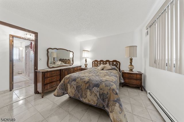 347 Manor Ct, Lyndhurst Twp., NJ 07071