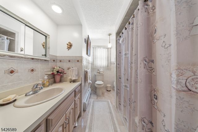 347 Manor Ct, Lyndhurst Twp., NJ 07071