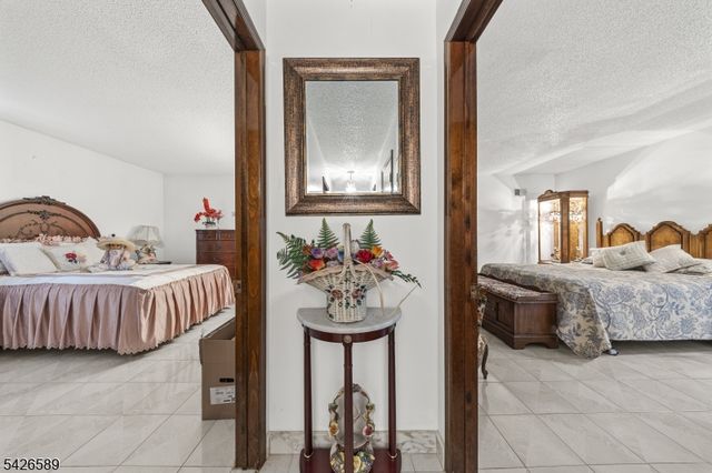 347 Manor Ct, Lyndhurst Twp., NJ 07071