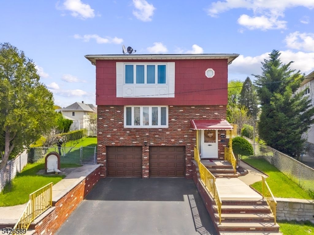 347 Manor Ct, Lyndhurst Twp., NJ 07071