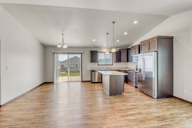 7394 21st Street S, Fargo, ND 58104