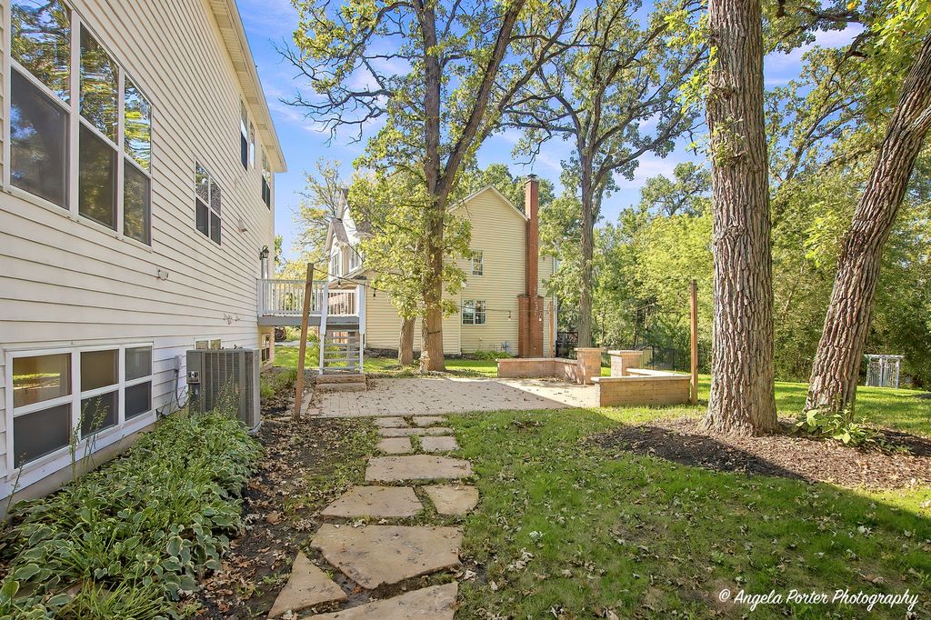 606 Barberry Trail, Fox River Grove, IL 60021 — photo 2
