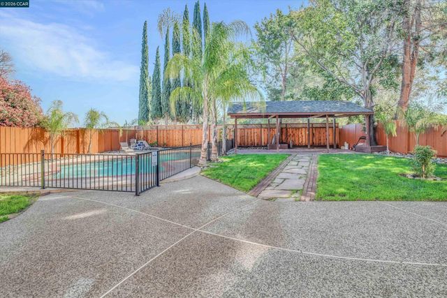 2833 Bellflower Dr, Antioch, CA 94531