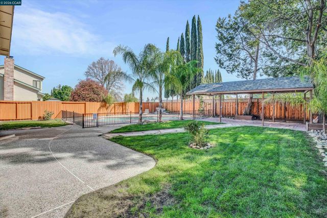 2833 Bellflower Dr, Antioch, CA 94531