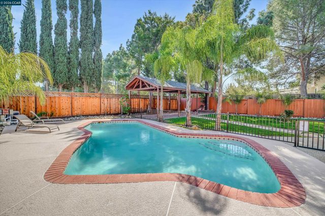 2833 Bellflower Dr, Antioch, CA 94531