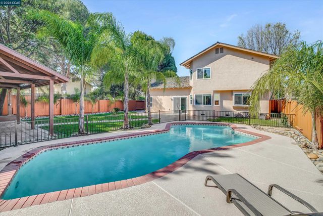 2833 Bellflower Dr, Antioch, CA 94531