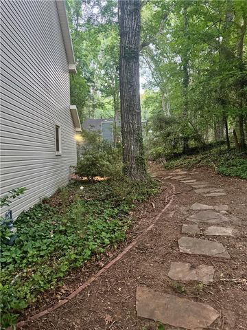 195 Brandenburgh Circle, Roswell, GA 30075