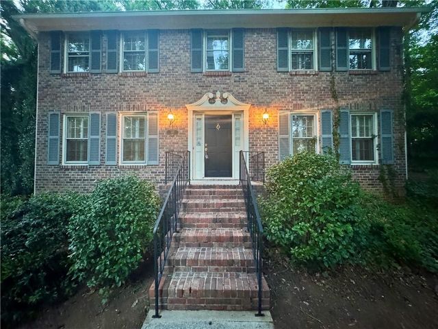 195 Brandenburgh Circle, Roswell, GA 30075
