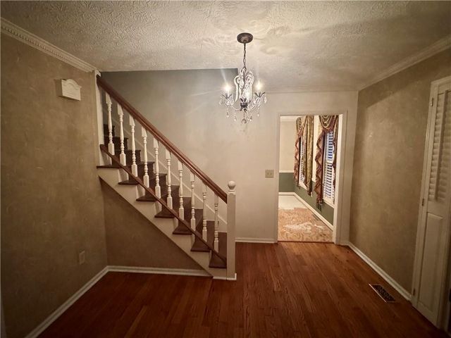 195 Brandenburgh Circle, Roswell, GA 30075