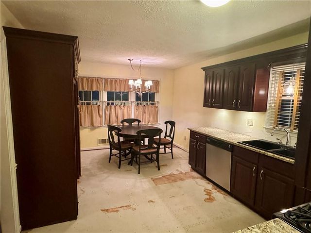 195 Brandenburgh Circle, Roswell, GA 30075