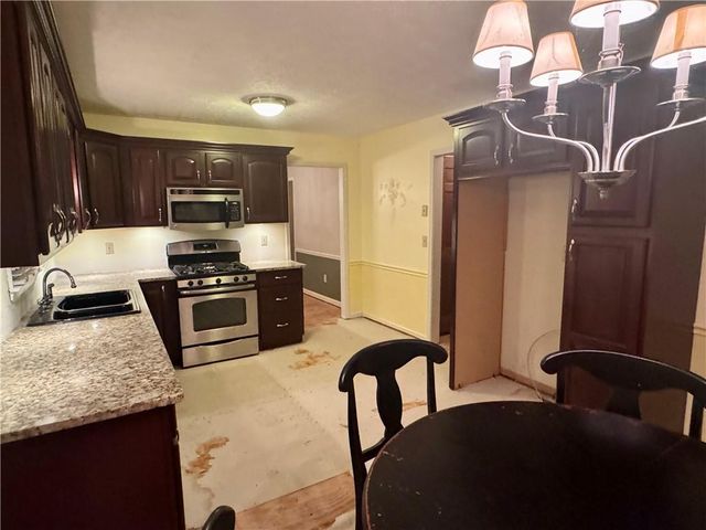 195 Brandenburgh Circle, Roswell, GA 30075