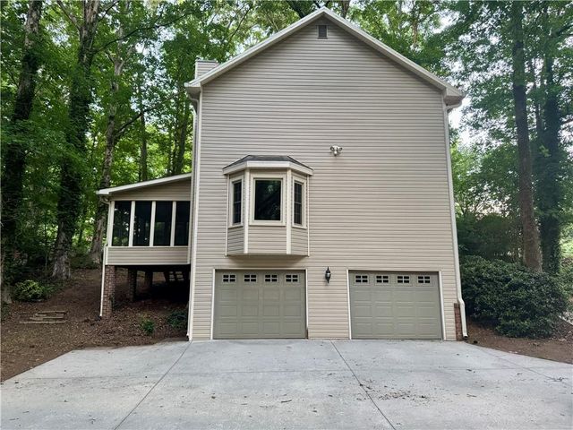 195 Brandenburgh Circle, Roswell, GA 30075