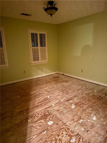195 Brandenburgh Circle, Roswell, GA 30075