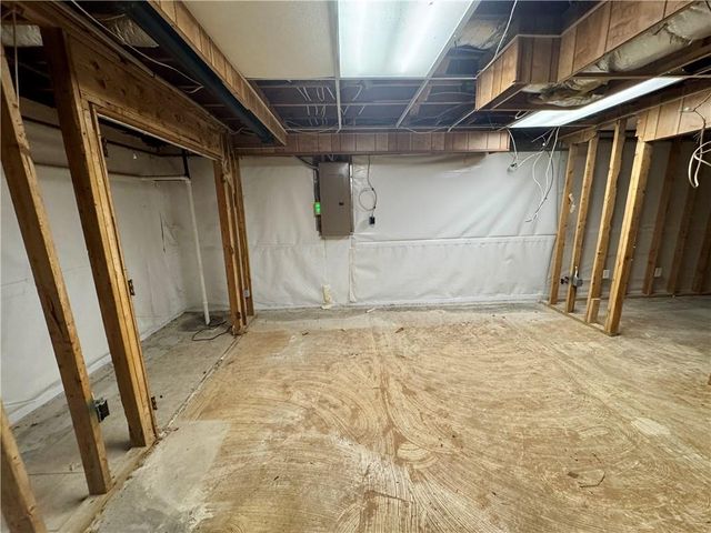 195 Brandenburgh Circle, Roswell, GA 30075