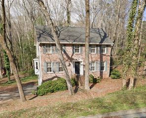 195 Brandenburgh Circle, Roswell, GA 30075