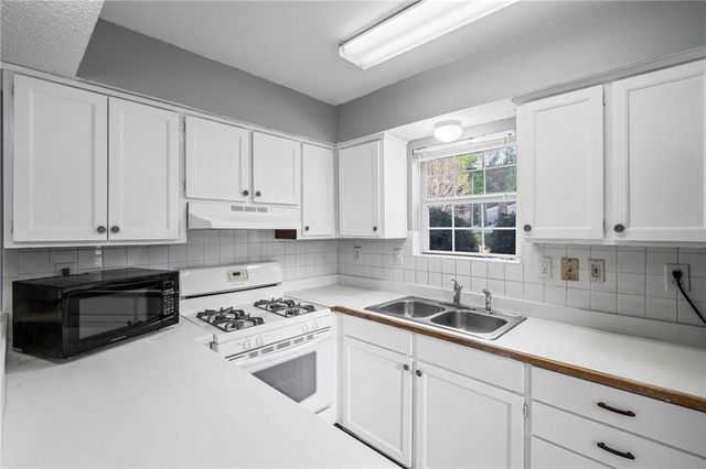 549 Summit Lane SW, Marietta, GA 30008