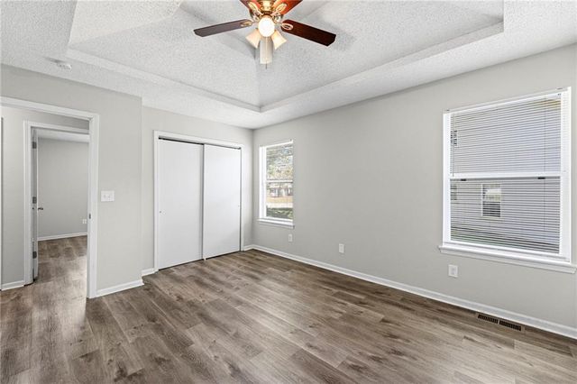 1012 NE Queens Court, Lee's Summit, MO 64064