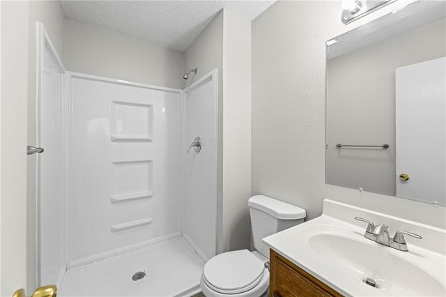 1012 NE Queens Court, Lee's Summit, MO 64064