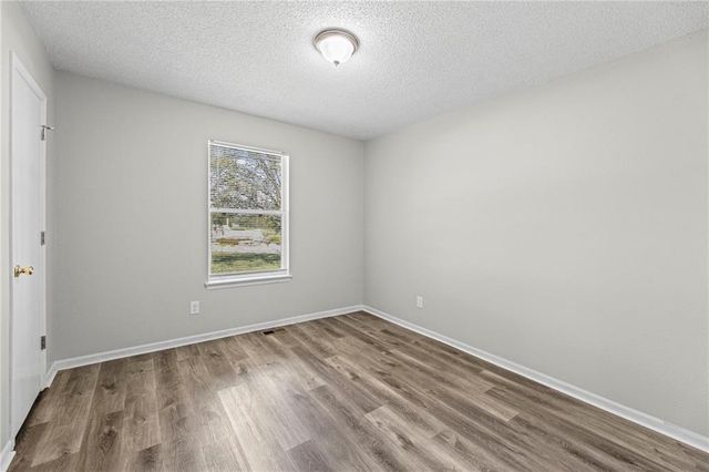 1012 NE Queens Court, Lee's Summit, MO 64064